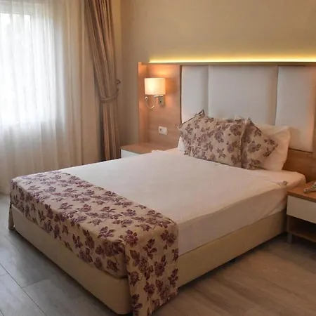 Hotel Royal Garden 5*