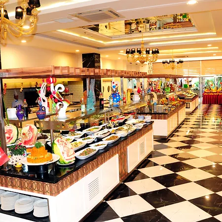 Royal Garden מלון 5*